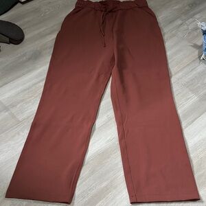 Lululemon pull on straight leg pants size 6
